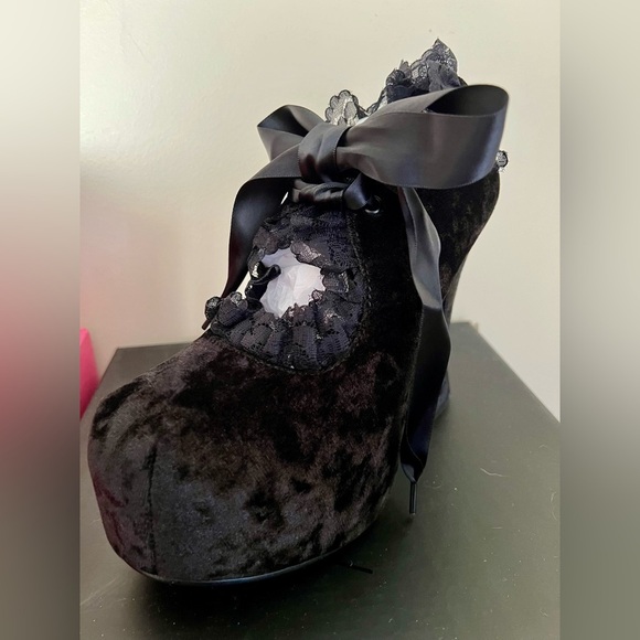 NIB Dolls Kill Widow Nocturnal Garden Platform Mary Janes in Black Velvet & Lace - Picture 7 of 16